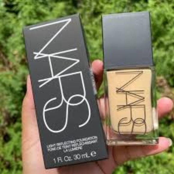 NARS Light Reflecting Foundation in Medium 1.5 Vallauris 1 oz. New in Box - Picture 1 of 2